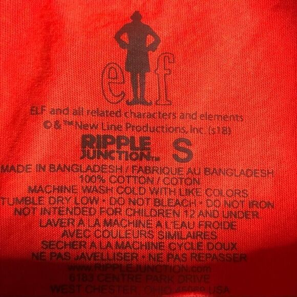 𝅺Elf “Son of a Nutcracker” Red Crewneck Tshirt Size Small Christmas Holiday - Picture 4 of 4